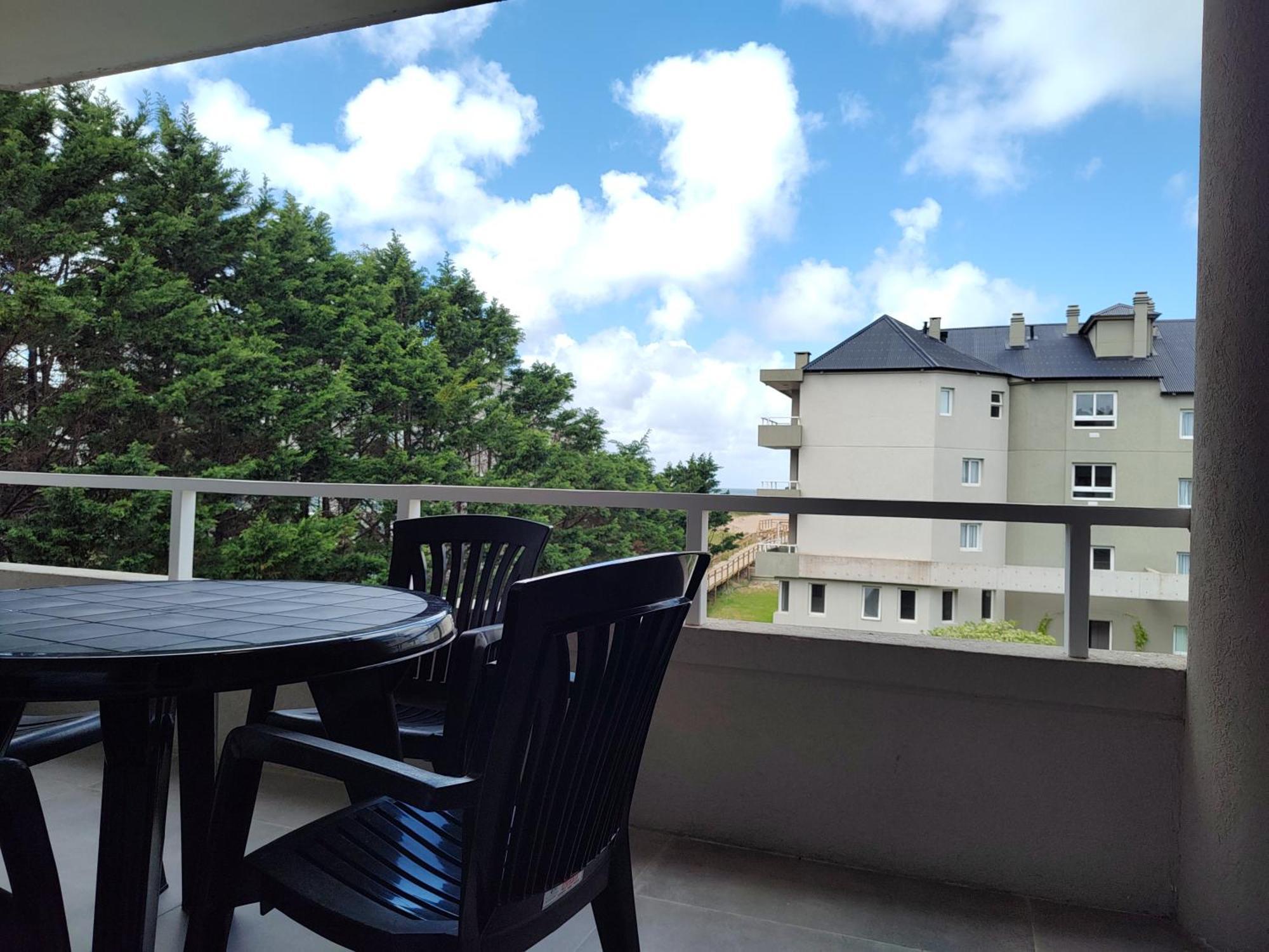 Arenas Carilo By Bund Apartment Ngoại thất bức ảnh